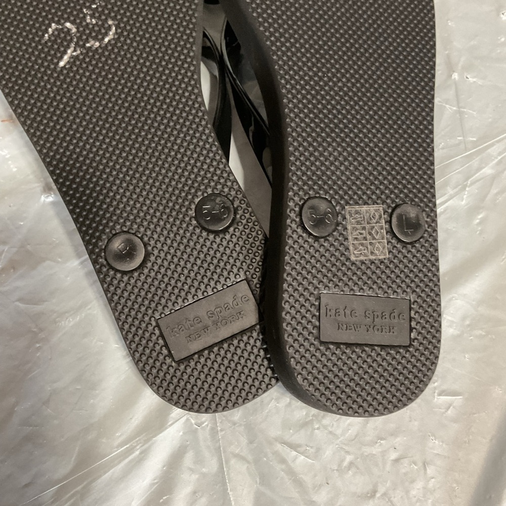 kate spade Black Patent Bow Flip Sandals 961 - Picture 5 of 5